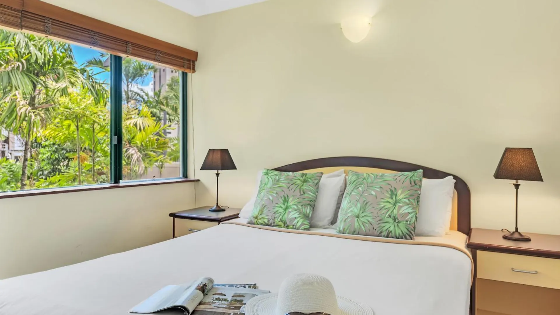 Bay Village Tropical Retreat & Apartments Cairns Aparthotel