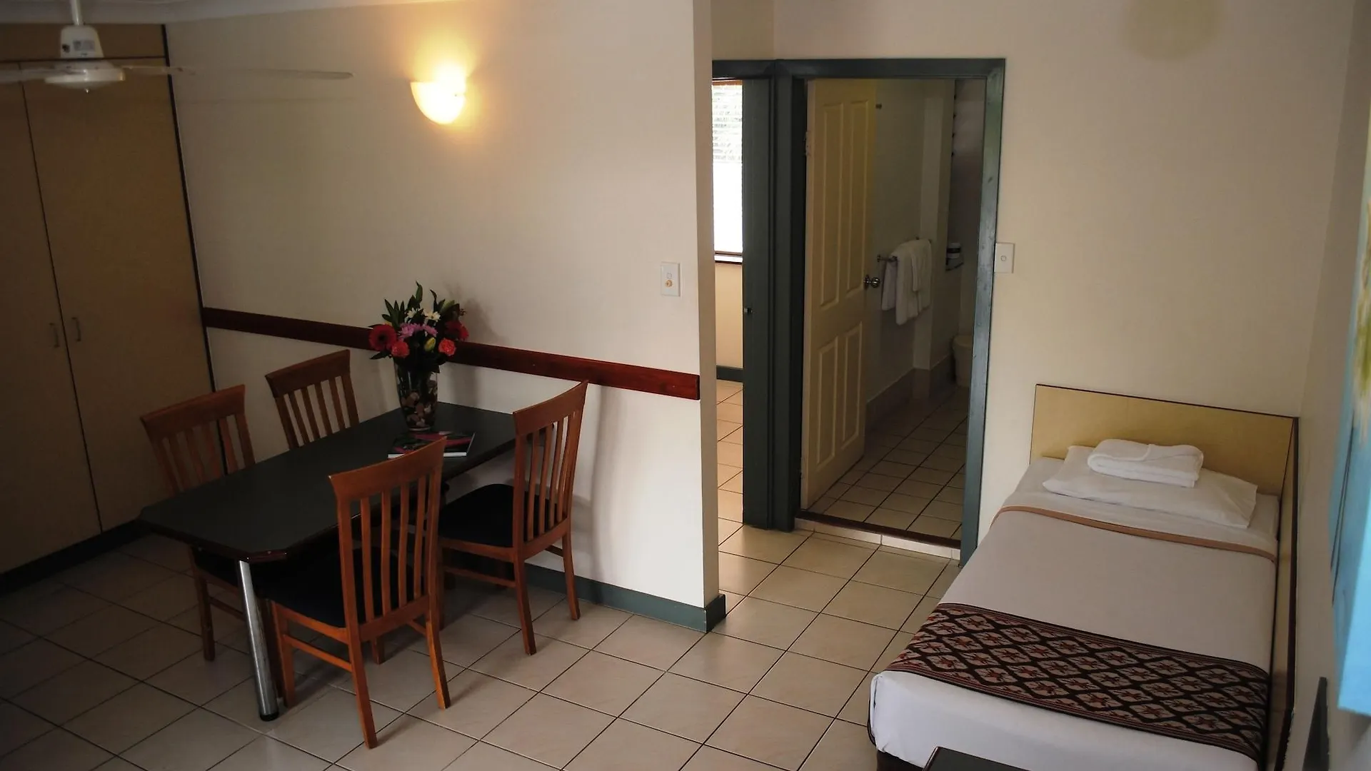 Bay Village Tropical Retreat & Apartments Cairns 3*,  Australia