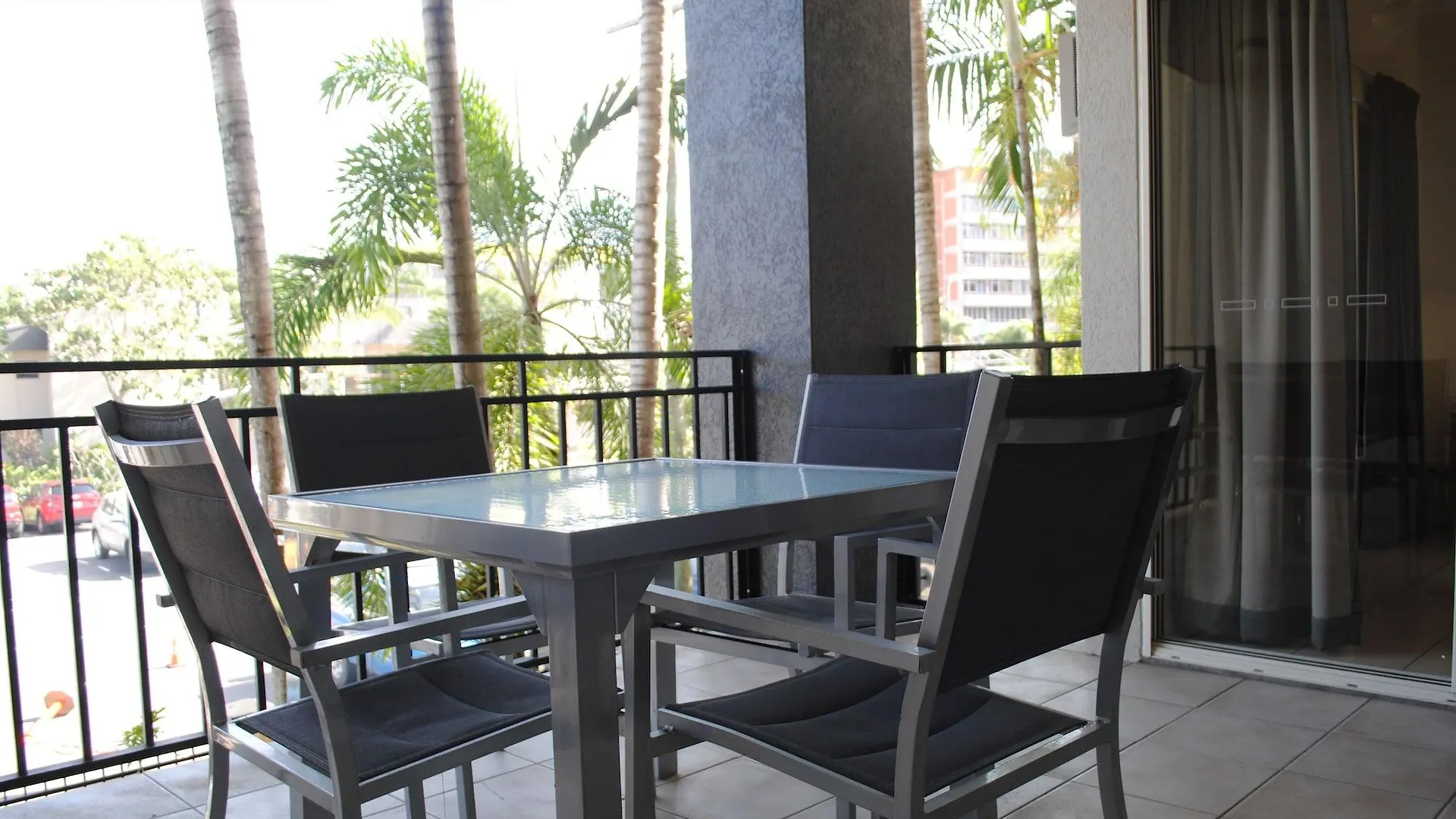 Bay Village Tropical Retreat & Apartments Cairns