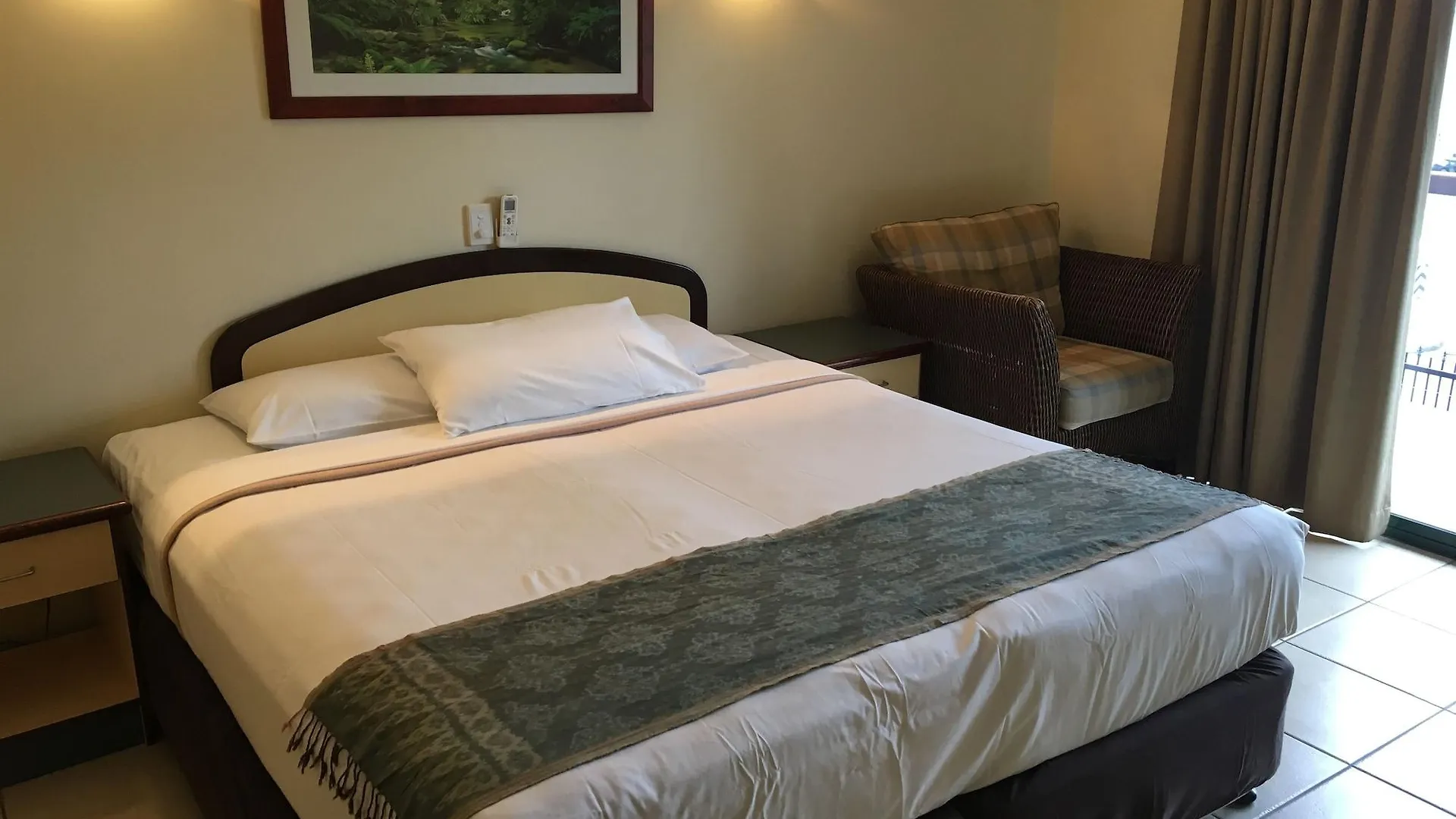 Bay Village Tropical Retreat & Apartments Cairns 3*,  Australia