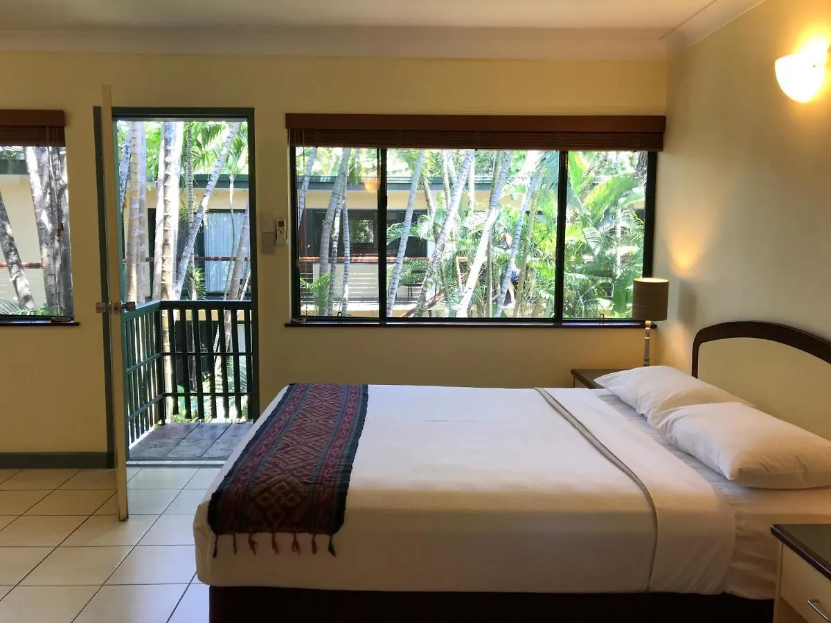 Bay Village Tropical Retreat & Apartments Cairns
