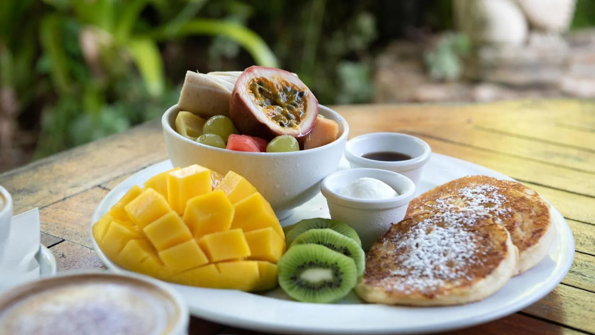 Bay Village Tropical Retreat & Apartments Cairns