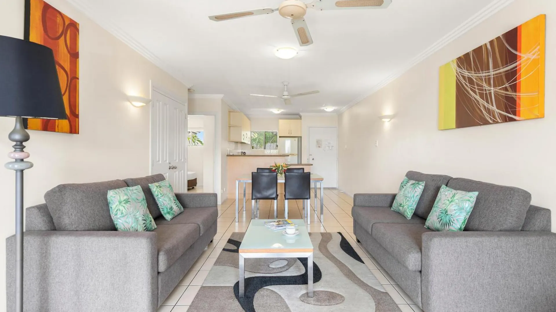 Bay Village Tropical Retreat & Apartments Cairns